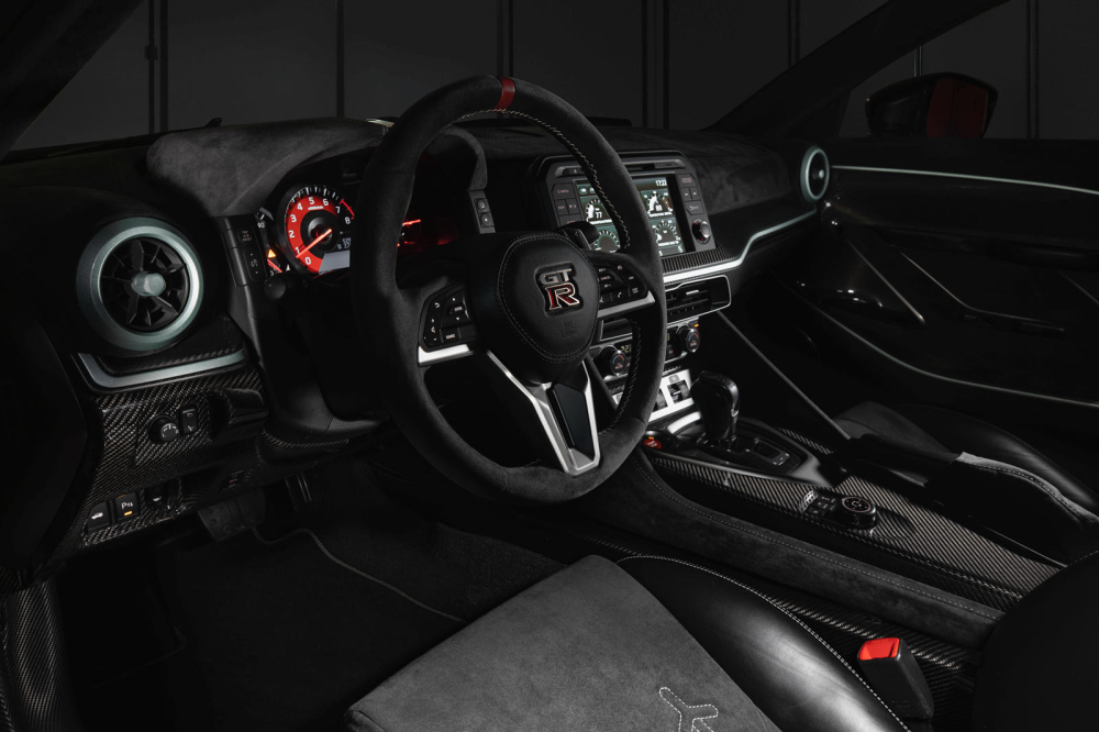 Nội thất xe Nissan GT-R 50