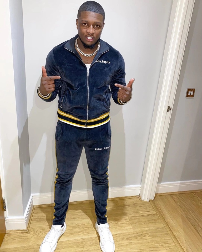 Rapper người Anh c&oacute; t&ecirc;n Swarmz được cho l&agrave; người l&aacute;i chiếc si&ecirc;u xe Ferrari 488 GTB