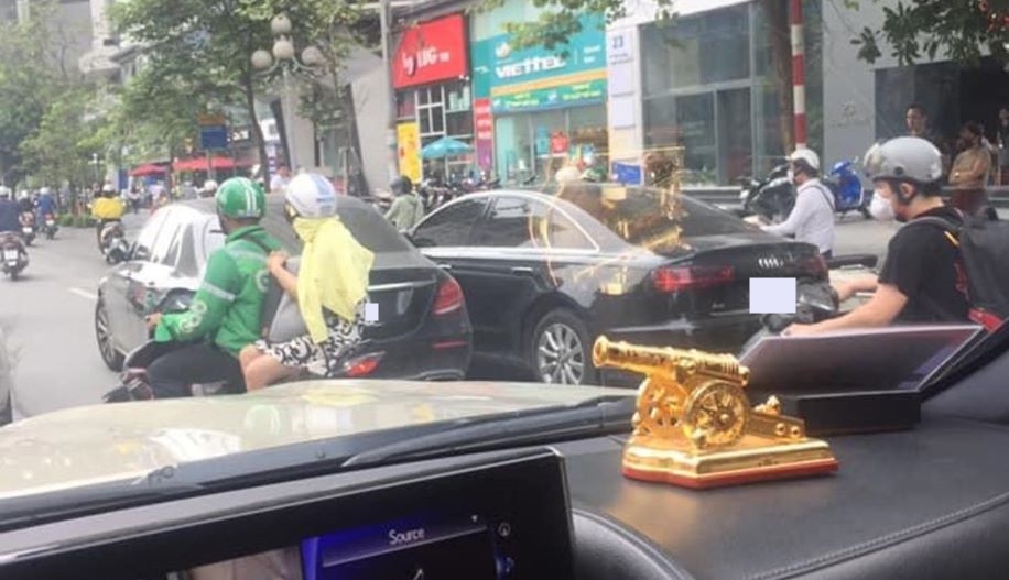 Vụ va chạm giao thông này khiến đường Hoàng Đạo Thúy bị ùn tắc Vụ va chạm giao thông này khiến đường Hoàng Đạo Thúy bị ùn tắc