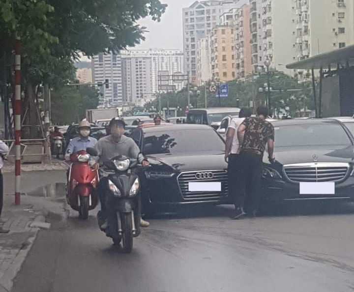 Mercedes-Benz E-Class và Audi A6 là đối thủ trong cùng phân khúc sedan hạng sang tầm trung Mercedes-Benz E-Class và Audi A6 là đối thủ trong cùng phân khúc sedan hạng sang tầm trung