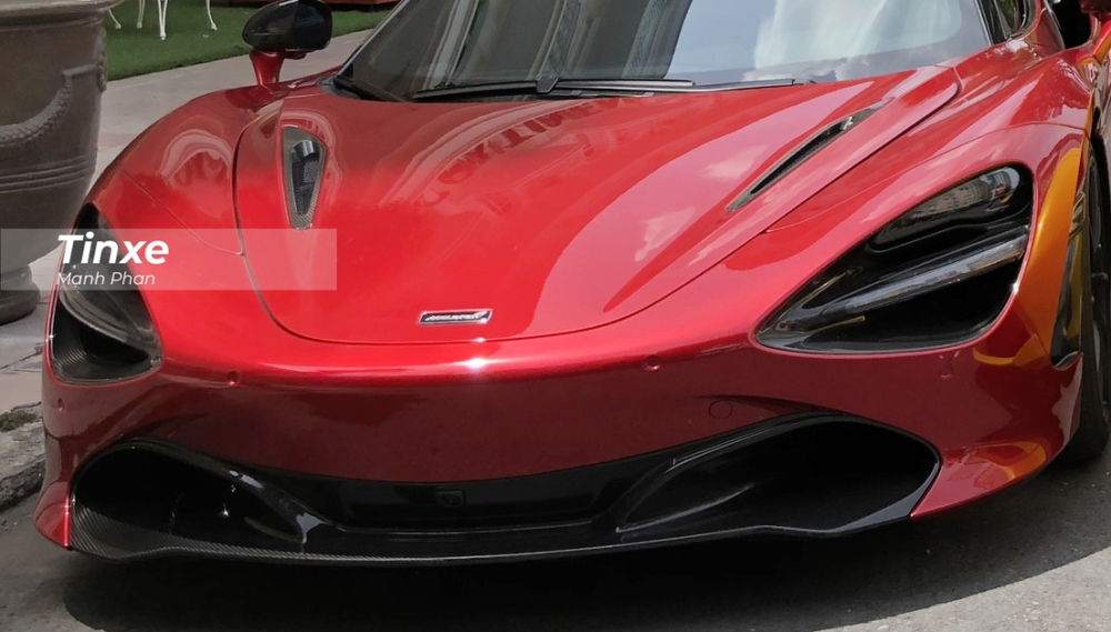 Siêu xe mui trần McLaren 720S Spider cũng chỉ cần thời gian 7,9 giây để tăng tốc từ 0-200 km/h trước khi đạt vận tốc tối đa 341 km/h tương tự như bản Coupe. Tuy nhiên, khi biến thành chiếc siêu xe mui trần, McLaren 720S Spider chỉ có thể đạt vận tốc tối đa 325 km/h. Siêu xe mui trần McLaren 720S Spider cũng chỉ cần thời gian 7,9 giây để tăng tốc từ 0-200 km/h trước khi đạt vận tốc tối đa 341 km/h tương tự như bản Coupe. Tuy nhiên, khi biến thành chiếc siêu xe mui trần, McLaren 720S Spider chỉ có thể đạt vận tốc tối đa 325 km/h.