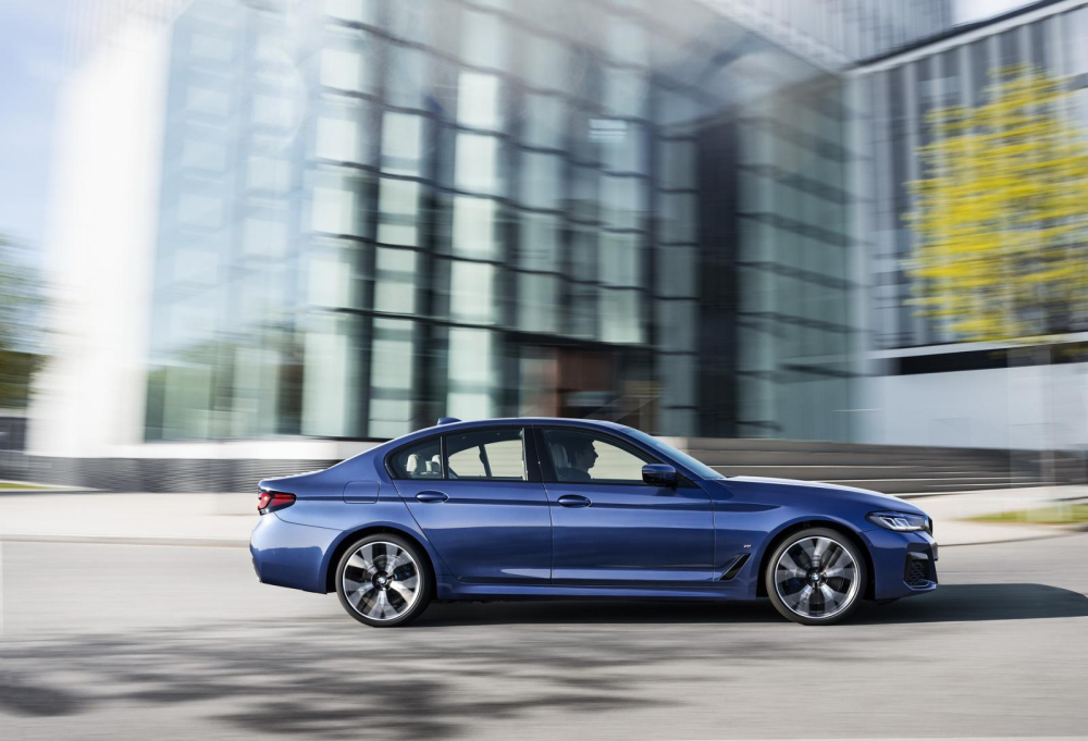 Tại ch&acirc;u &Acirc;u, BMW 5-Series 2021 c&oacute; cả kiểu d&aacute;ng station wagon thực dụng hơn
