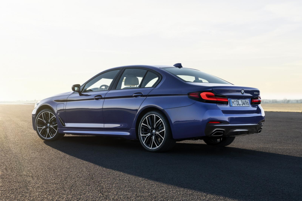 BMW 5-Series 2021 c&oacute; hệ thống mild hybrid 48 V gi&uacute;p giảm lượng nhi&ecirc;n liệu ti&ecirc;u thụ