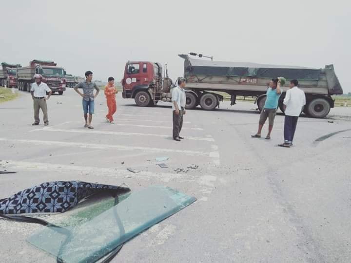 Chiếc xe đầu k&eacute;o tai hiện trường