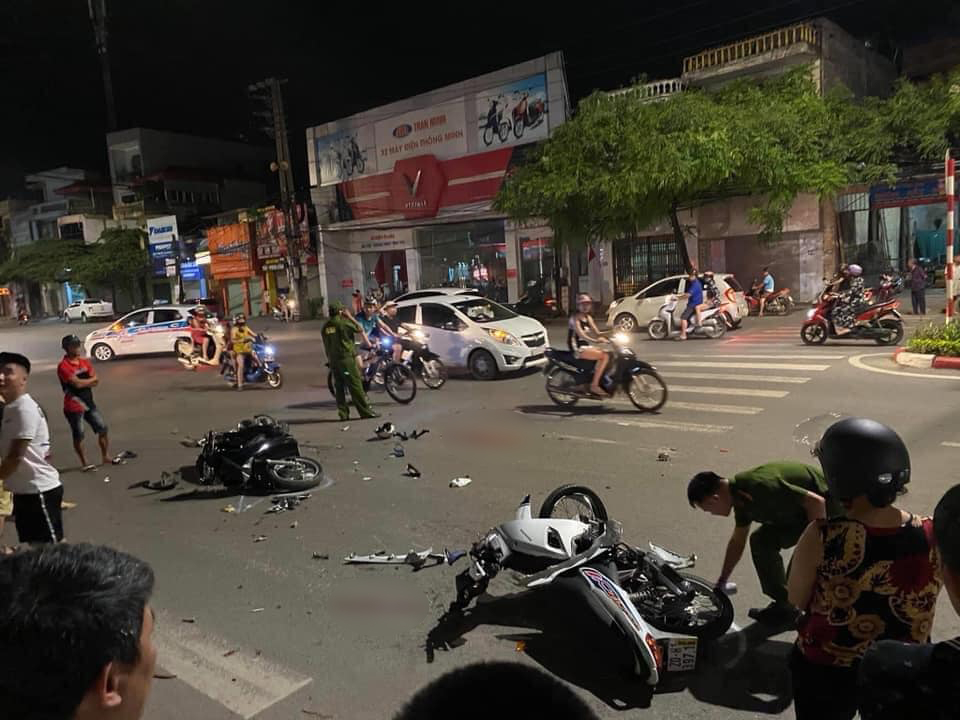 Người đàn ông điều khiển xe Honda SH được cho khá nguy kịch sau khi xảy ra tai nạn Người đàn ông điều khiển xe Honda SH được cho khá nguy kịch sau khi xảy ra tai nạn