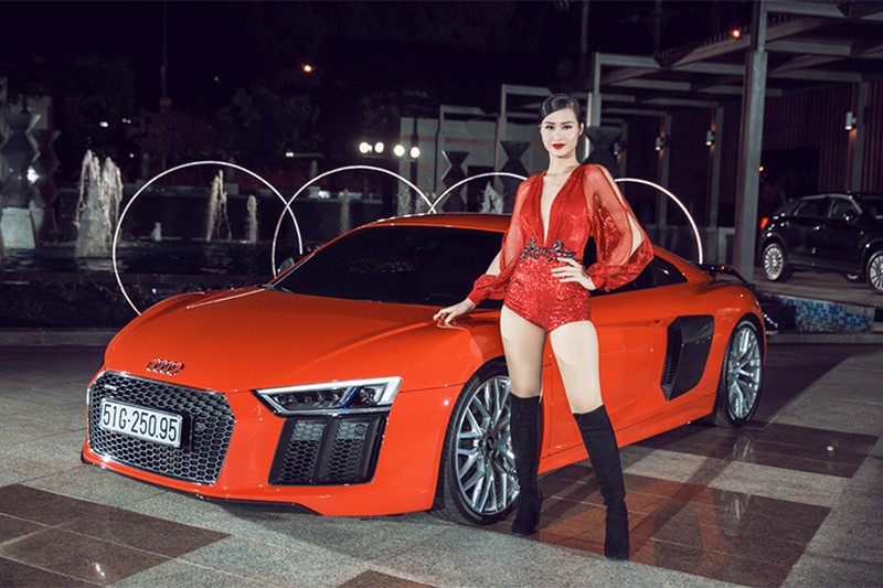 Ca sĩ Đ&ocirc;ng Nhi c&ugrave;ng với chiếc si&ecirc;u xe Audi R8 V10 Plus