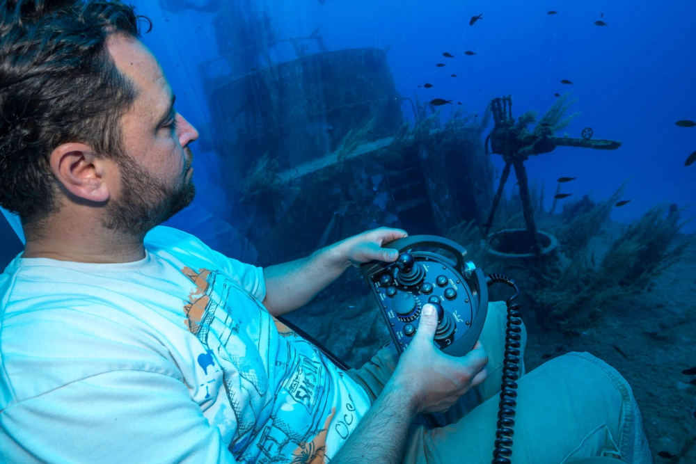 Nhỏ gọn l&agrave; thế, nhưng Nemo vẫn đủ mang tới trải nghiệm lặn biển tiện nghi cho 2 người