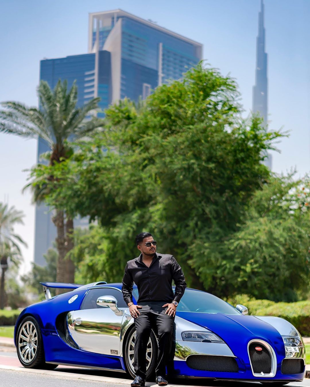 Si&ecirc;u xe Bugatti Veyron r&otilde; r&agrave;ng l&agrave; một niềm tự h&agrave;o của Rohit Roy