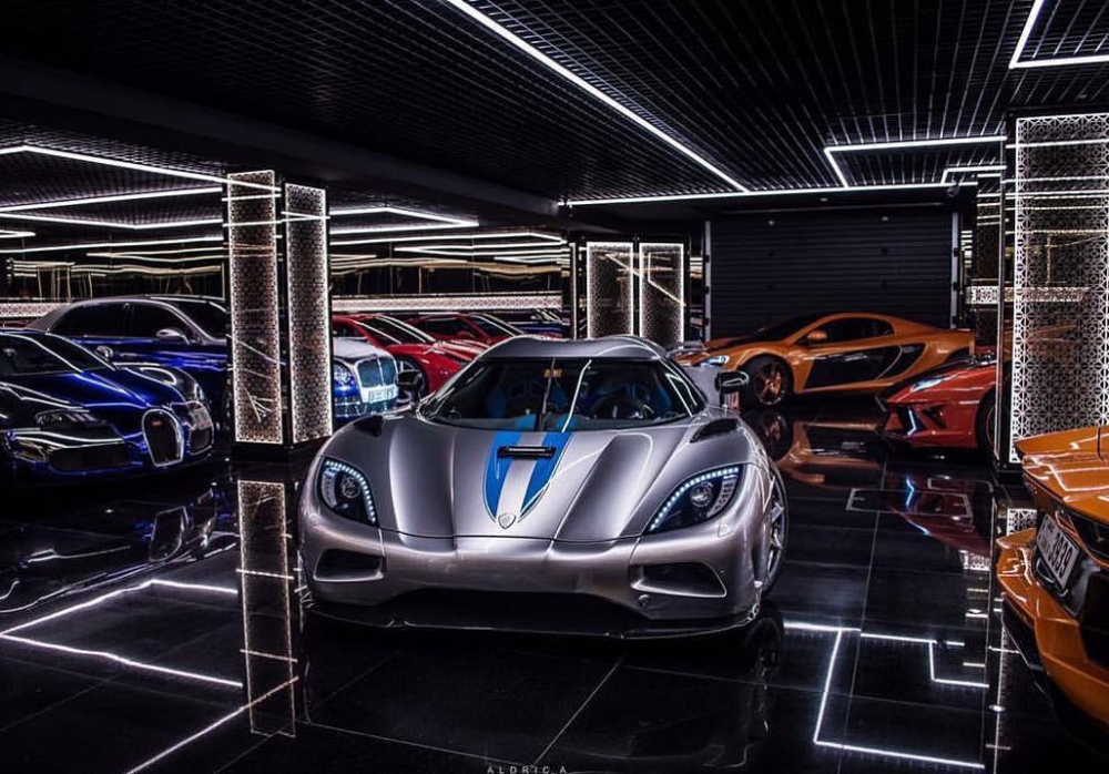 Si&ecirc;u xe Koenigsegg Agera R l&agrave; một vi&ecirc;n ngọc qu&yacute; trong bộ sưu tập xe của Rohit Roy