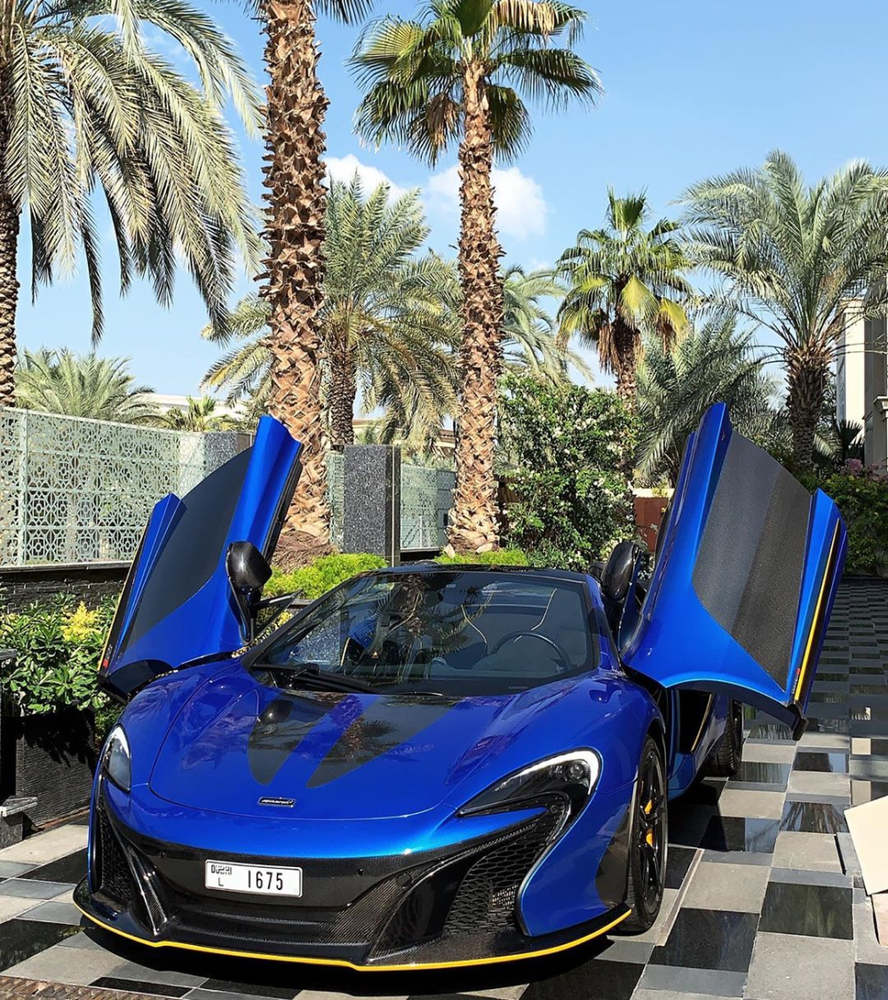 Rohit Roy thường xuy&ecirc;n l&aacute;i chiếc McLaren 650S n&agrave;y ra phố
