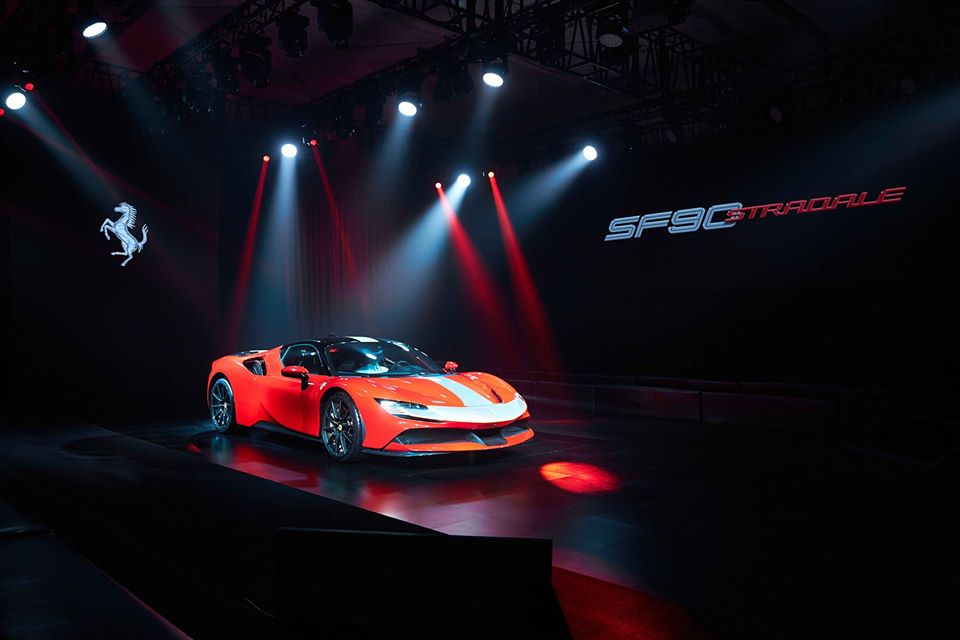 Vẻ đẹp của siêu phẩm Ferrari SF90 Stradale