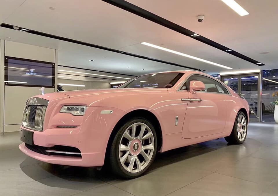 Diện mạo của chiếc Rolls-Royce Wraith m&agrave;u hồng 
