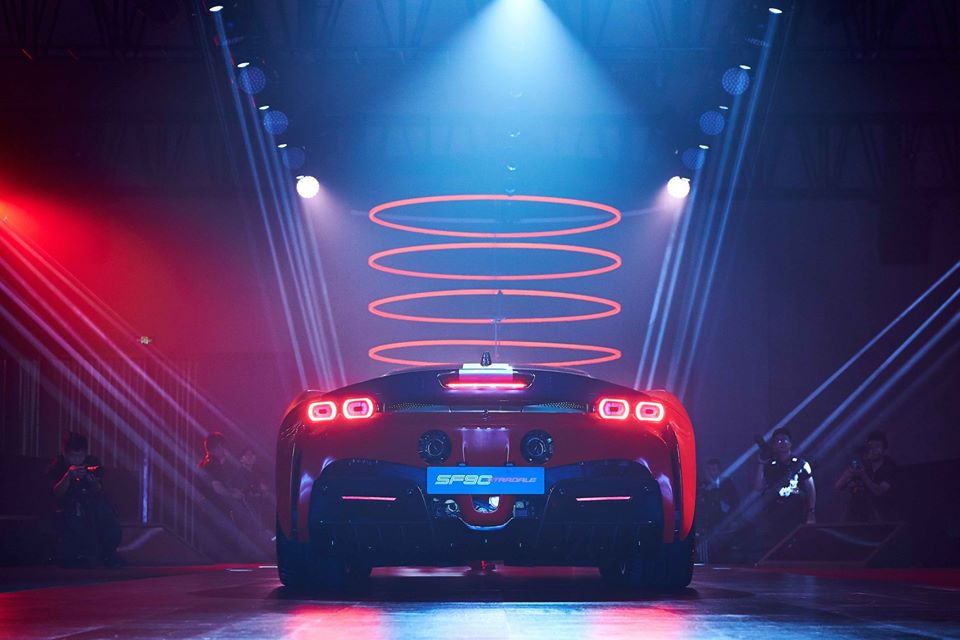 Vẻ đẹp của siêu xe Ferrari SF90 Stradale nhìn từ phía sau