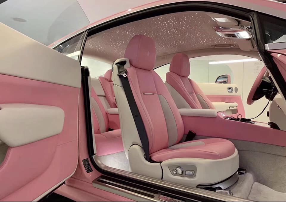Cận cảnh nội thất chiếc Rolls-Royce Wraith m&agrave;u hồng