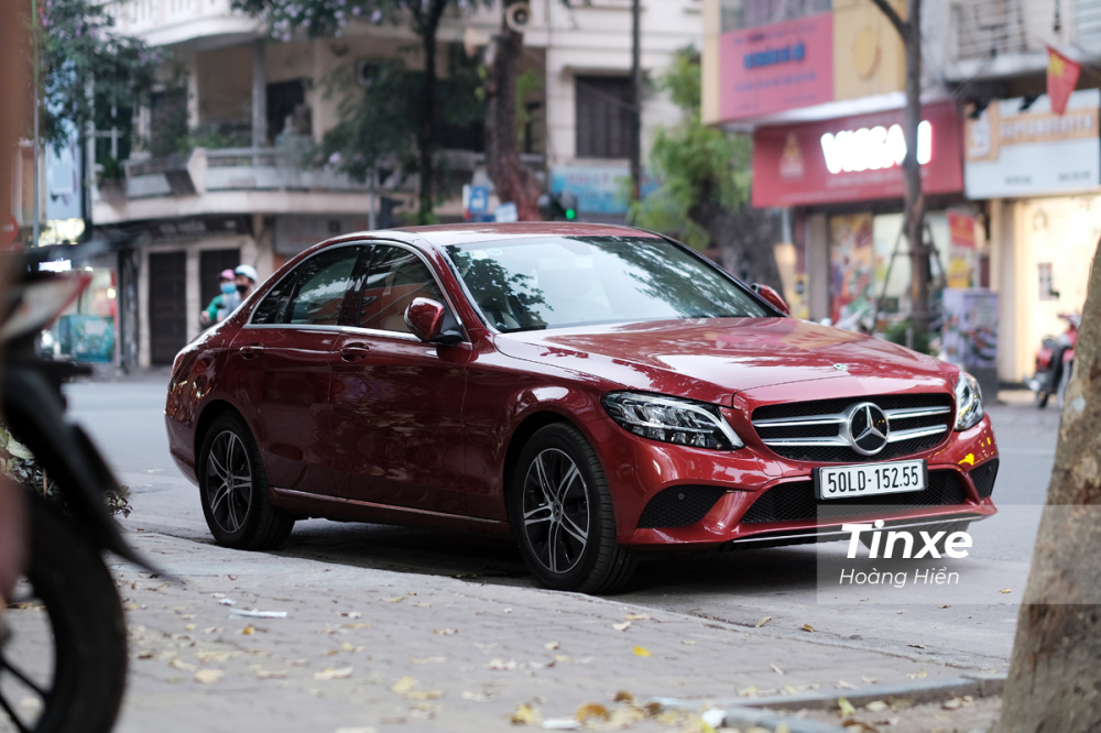Khó để có thể chê điều gì ở ngoại thất của Mercedes-Benz C180. Khó để có thể chê điều gì ở ngoại thất của Mercedes-Benz C180.