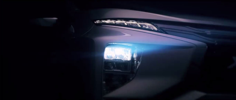 Cụm đ&egrave;n chiếu s&aacute;ng trước được n&acirc;ng cấp l&ecirc;n b&oacute;ng LED