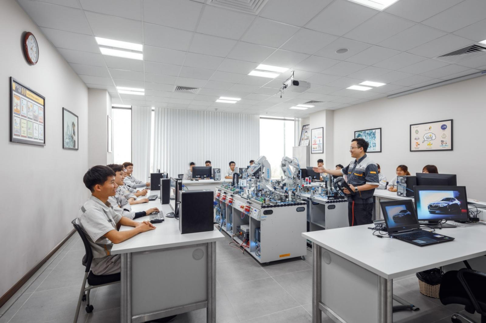 Chương tr&igrave;nh đ&agrave;o tạo chia l&agrave;m 2 giai đoạn đầy đủ từ l&yacute; thuyết đến thực h&agrave;nh