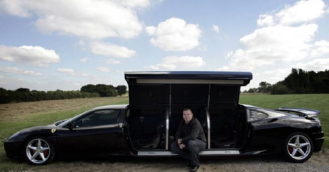 Dan Cawley v&agrave; chiếc limousine&nbsp;Ferrari 360 Modena