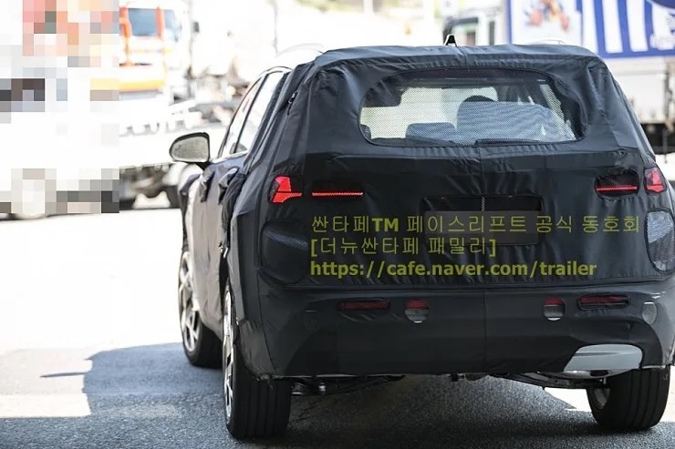 Thiết kế đuôi xe của Hyundai Santa Fe 2021 trên đường thử Thiết kế đuôi xe của Hyundai Santa Fe 2021 trên đường thử