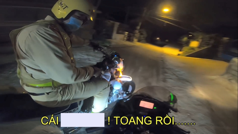 Cảnh sát giao thông chặn xe biker Suzuki GSX-R150 ở Đà Lạt Cảnh sát giao thông chặn xe biker Suzuki GSX-R150 ở Đà Lạt
