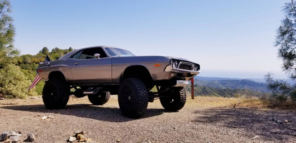 Đây hẳn là một chiếc Dodge Challenger 4x4 1972 khiến người ta ngỡ ngàng