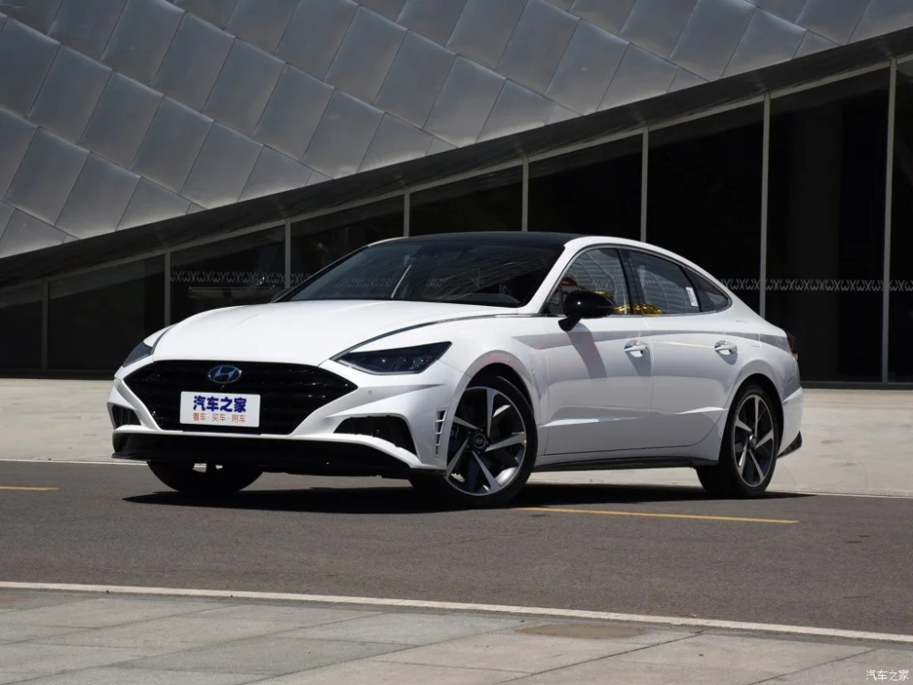 Hyundai Sonata LWB 2020 có ngoại hình không khác biệt quá nhiều so với bản thường