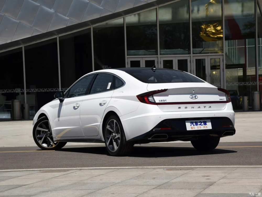 Hyundai Sonata LWB 2020 nhìn từ bên sườn