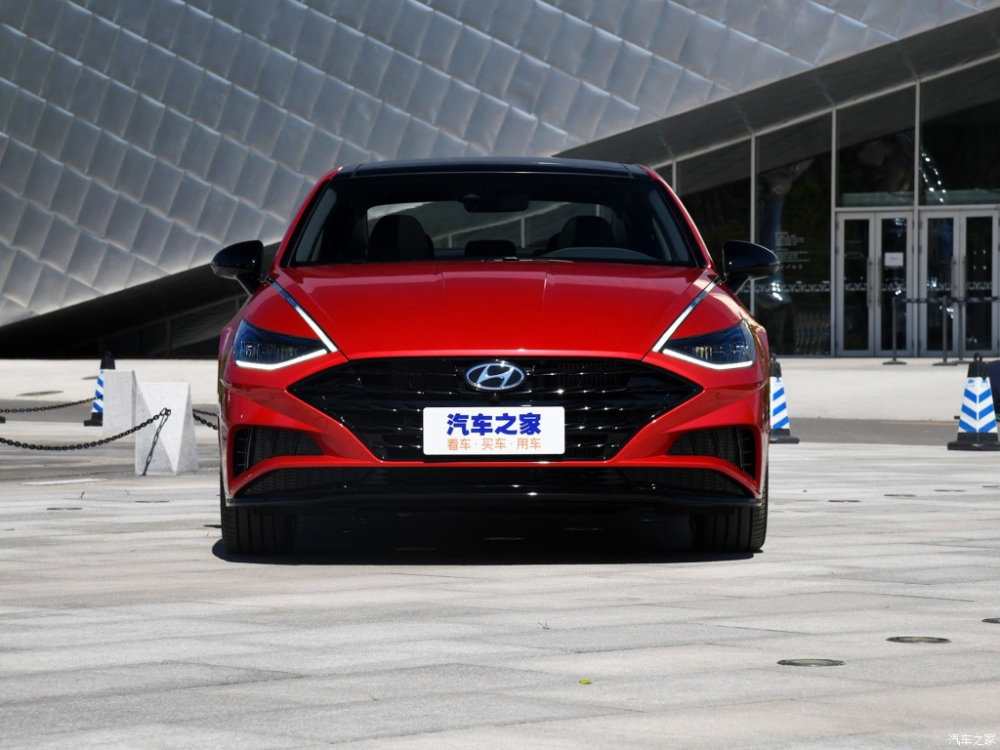 Cận cảnh thiết kế đầu xe của Hyundai Sonata LWB 2020