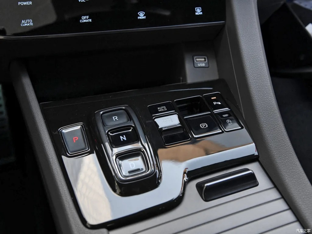 Cụm điều khiển trung tâm của Hyundai Sonata LWB 2020