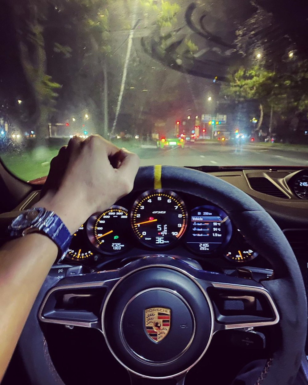 Chiếc Porsche 911 GT3 RS này mới lăn bánh hơn 2.700 km