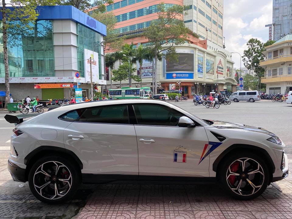 Chiếc siêu SUV Lamborghini Urus của Minh Nhựa đã được một công ty nhập khẩu xe quận 5 mua lại