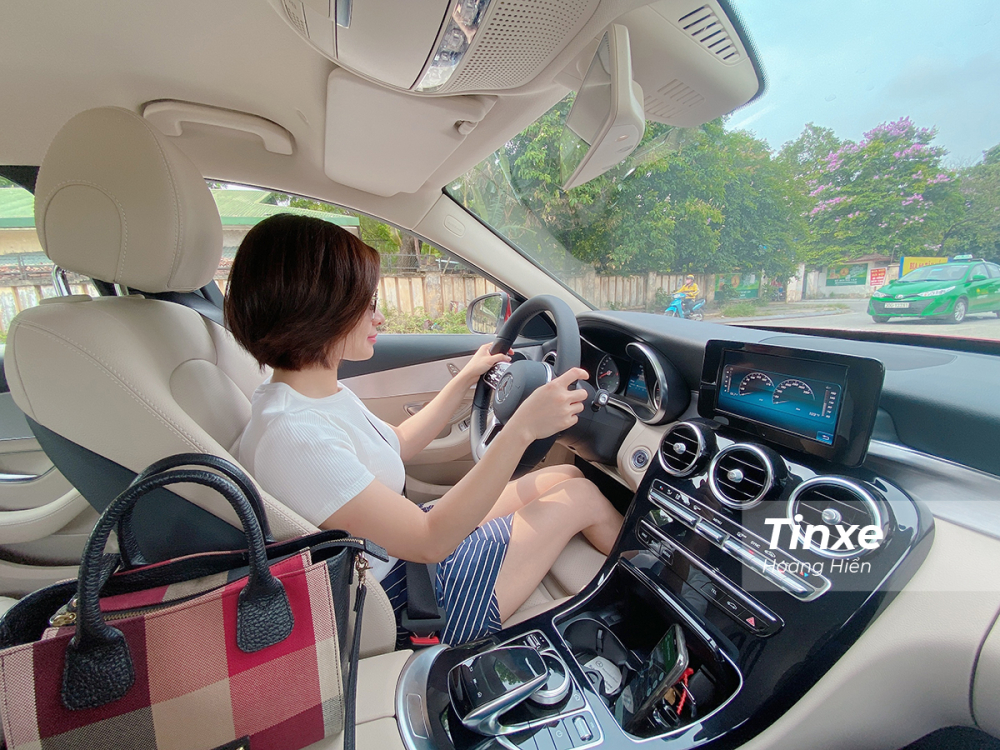 Mercedes-Benz C180 sẽ thay thế C200 và chở thành mẫu sedan hạng sang cỡ nhỏ được nhiều chị em yêu thích. Mercedes-Benz C180 sẽ thay thế C200 và chở thành mẫu sedan hạng sang cỡ nhỏ được nhiều chị em yêu thích.