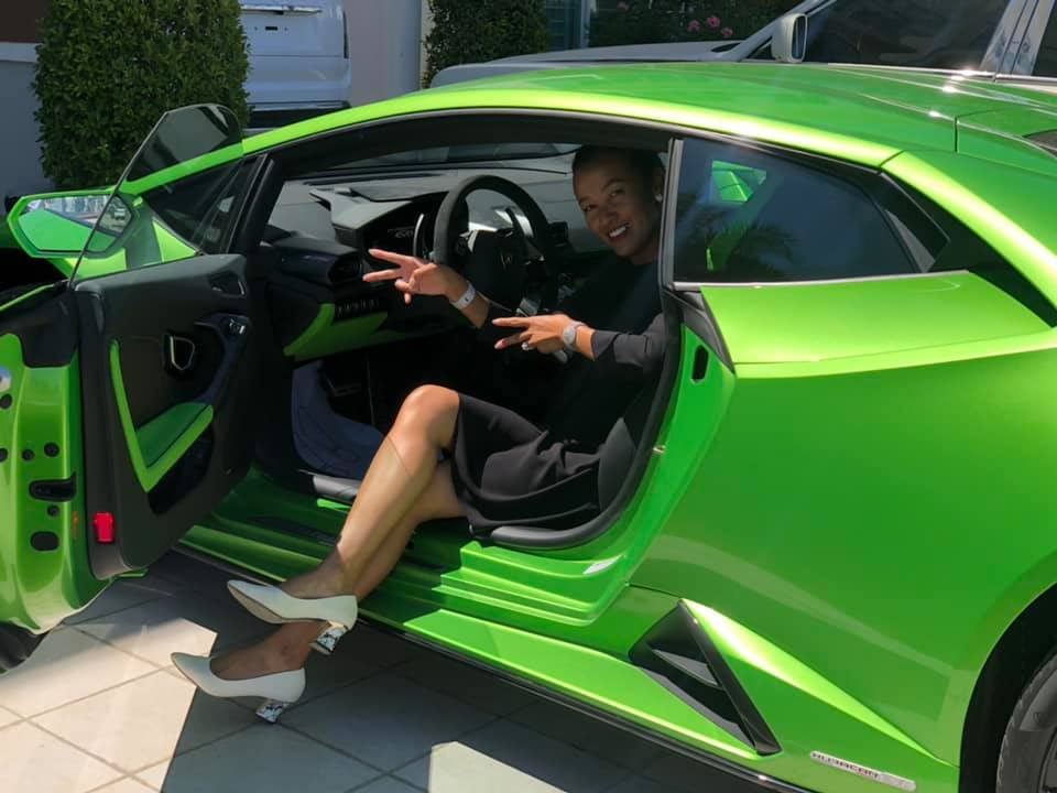 Đại gia Campuchia tặng vợ siêu xe Lamborghini Huracan EVO khiến không ít quỳ bà ghen tỵ