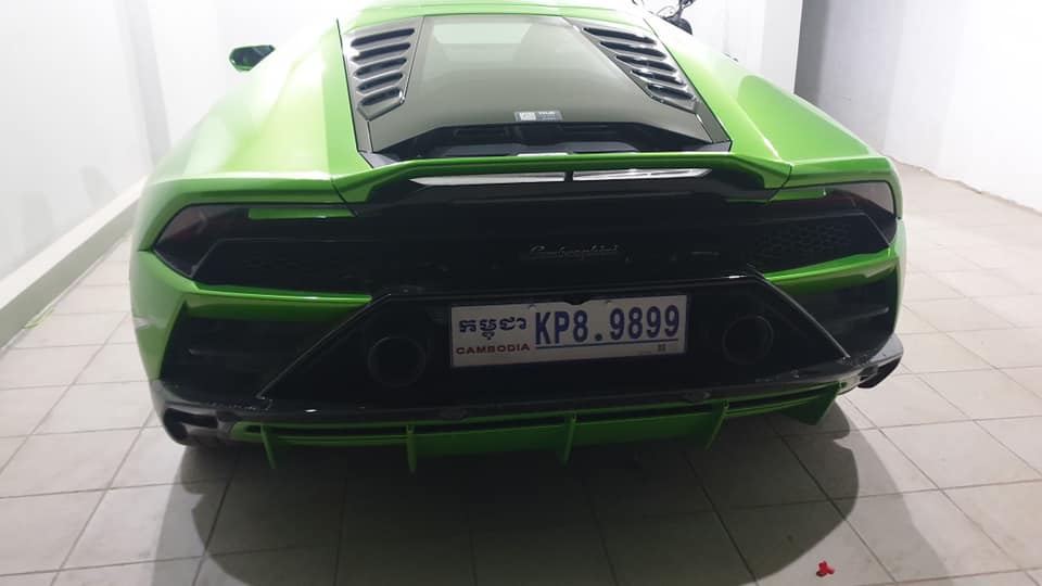 Biển số của siêu xe Lamborghini Huracan EVO này cũng rất đẹp mắt