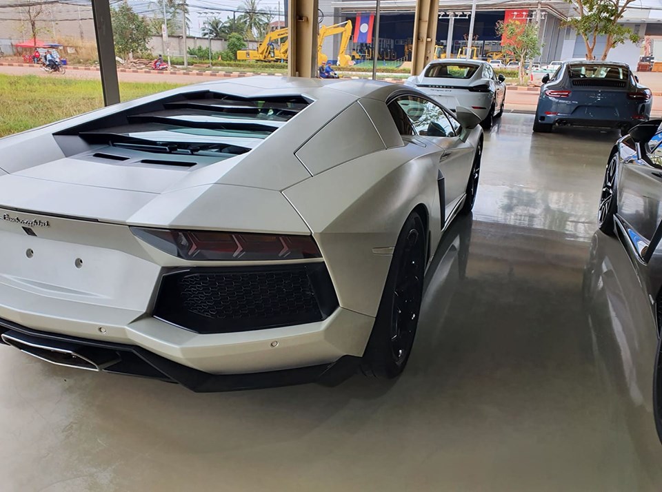 Chiếc Lamborghini Aventador LP700-4 này được cho có giá bán hơn 7,1 tỷ đồng Chiếc Lamborghini Aventador LP700-4 này được cho có giá bán hơn 7,1 tỷ đồng