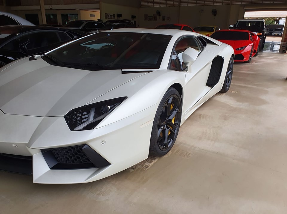 Nếu về đến Việt Nam, đây là chiếc Lamborghini Aventador LP700-4 thứ 2 tại dải đất hình chữ S mang biển số của Lào Nếu về đến Việt Nam, đây là chiếc Lamborghini Aventador LP700-4 thứ 2 tại dải đất hình chữ S mang biển số của Lào