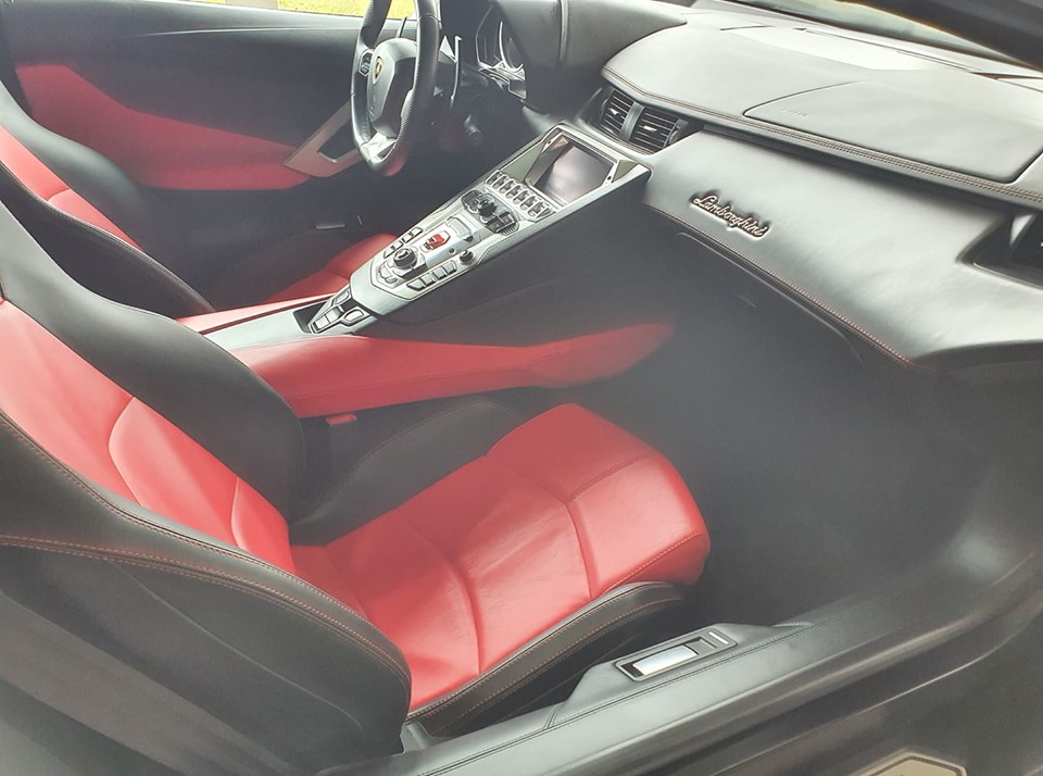 Cận cảnh khoang lái siêu xe Lamborghini Aventador LP700-4 sắp về Việt Nam Cận cảnh khoang lái siêu xe Lamborghini Aventador LP700-4 sắp về Việt Nam