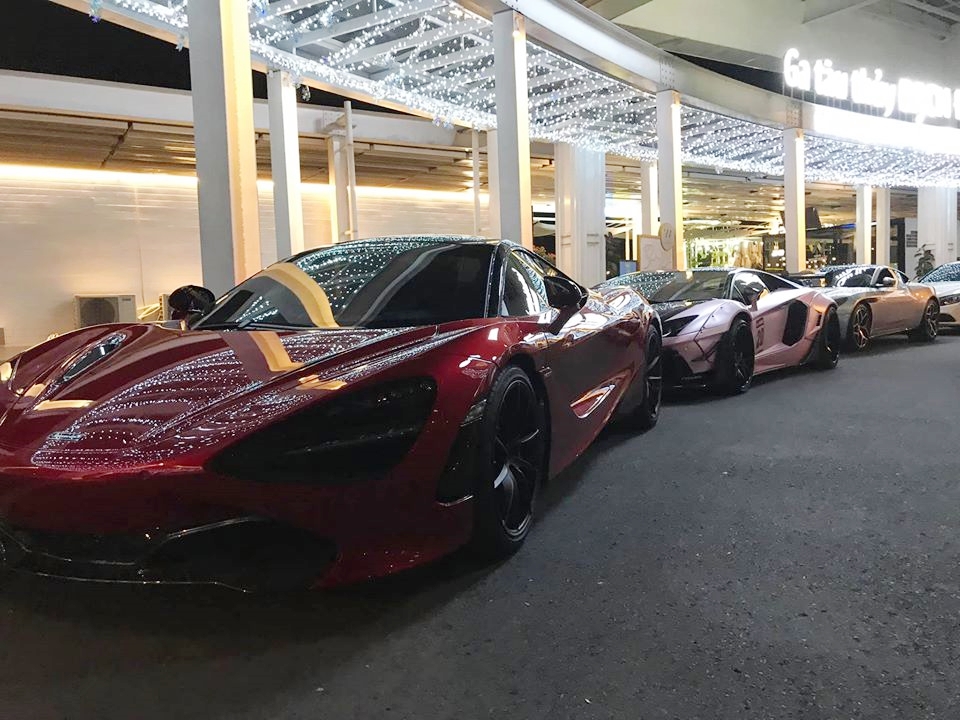 Bộ 3 siêu xe McLaren 720S Spider cua trưởng đoàn Car Passion, siêu xe Lamborghini Aventador LP700-4 độ Liberty Walk và cuối cùng là Aston Martin DB11 của doanh nhân Vũng Tàu