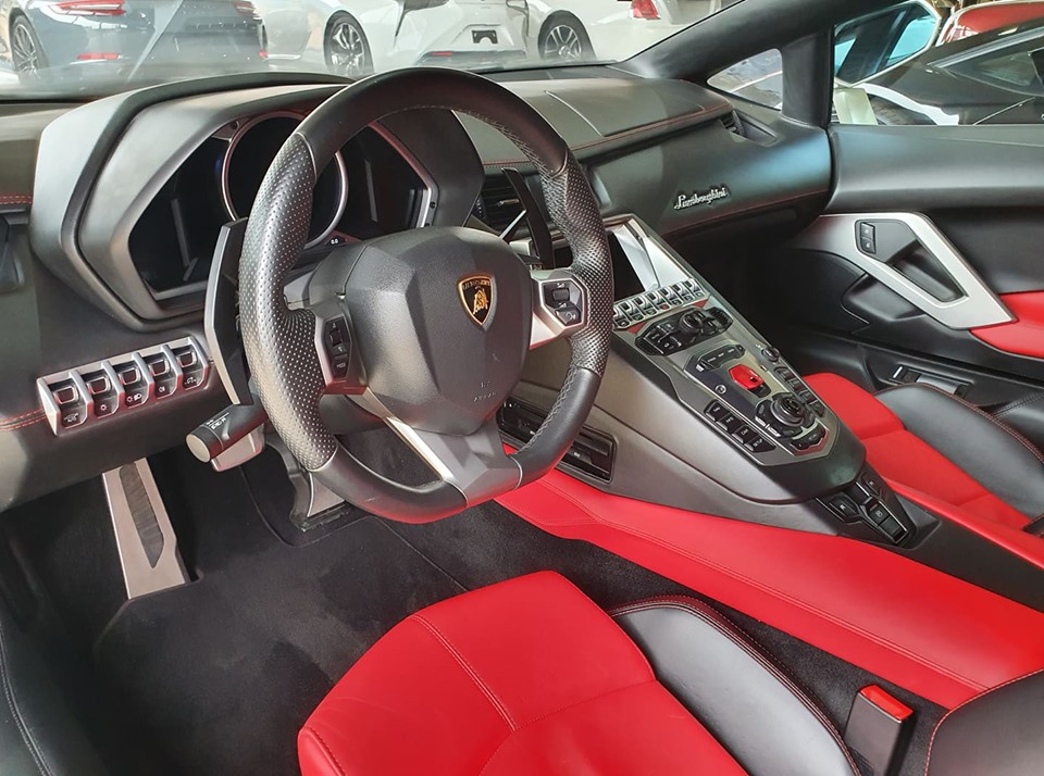 Chiếc siêu xe Lamborghini Aventador LP700-4 này chỉ lăn bánh hơn 1.200 km Chiếc siêu xe Lamborghini Aventador LP700-4 này chỉ lăn bánh hơn 1.200 km