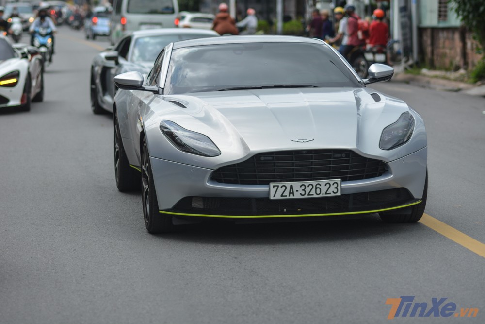 Vẻ đẹp siêu xe Aston Martin DB11 V8 của doanh nhân Vũng Tàu
