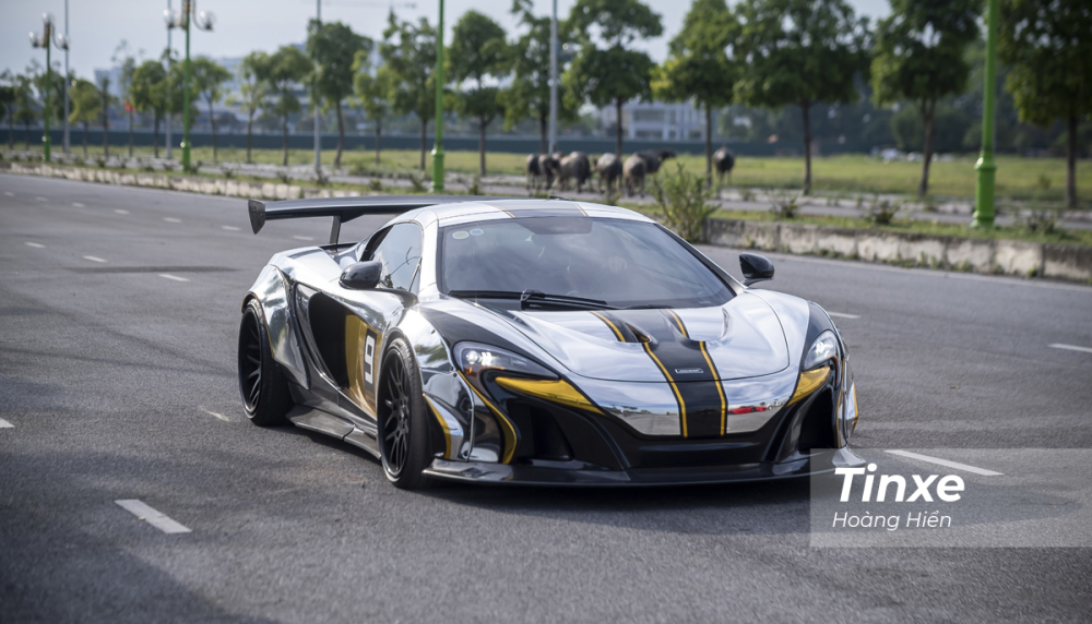 McLaren 650S Spider độ Liberty Walk.