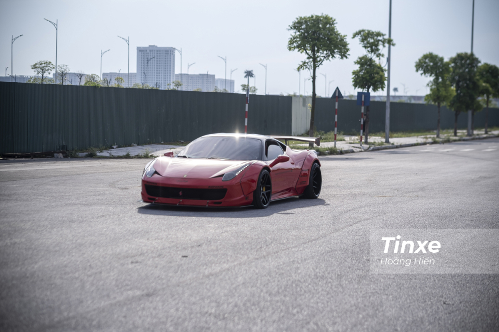 Ferrari 458 Italia độ Liberty Walk.