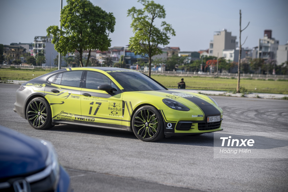Porsce Panamera lên dàn áo ngoài theo phong cách Gumball 3000.