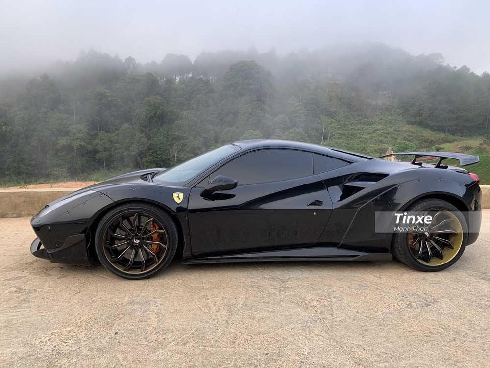 C&ograve;n đ&acirc;y l&agrave; diện mạo của chiếc si&ecirc;u xe Ferrari 488 GTB Liberty Walk duy nhất Việt Nam đang được rao b&aacute;n hơn 13 tỷ đồng.