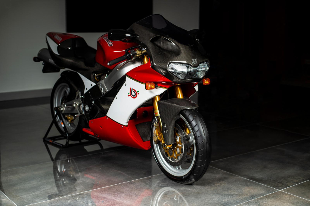 Do được chăm sóc và nâng niu nên chiếc Bimota SB8R vẫn trong tình trạng hoàn hảo dù đã 20 năm tuổi Do được chăm sóc và nâng niu nên chiếc Bimota SB8R vẫn trong tình trạng hoàn hảo dù đã 20 năm tuổi