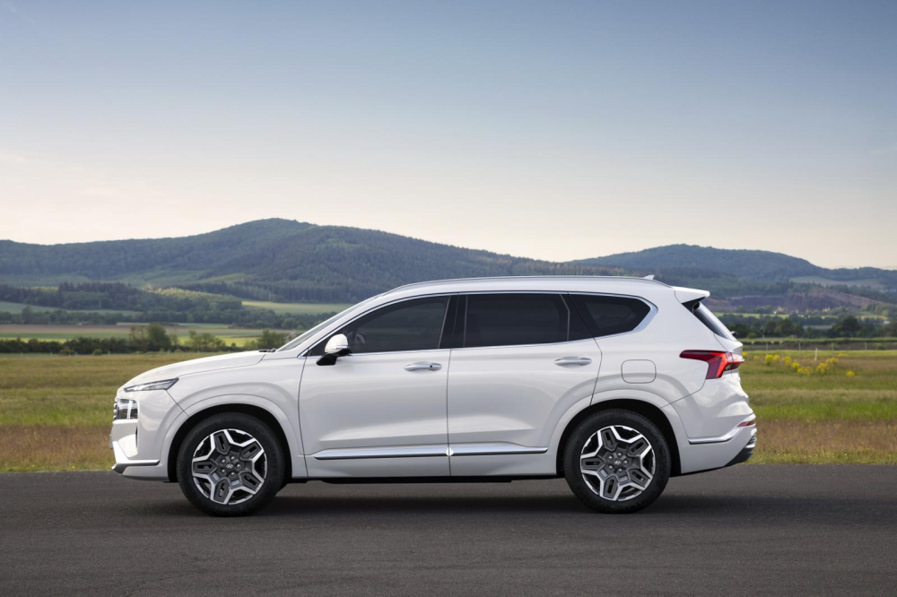 Hyundai Santa Fe 2021 nhìn từ bên sườn