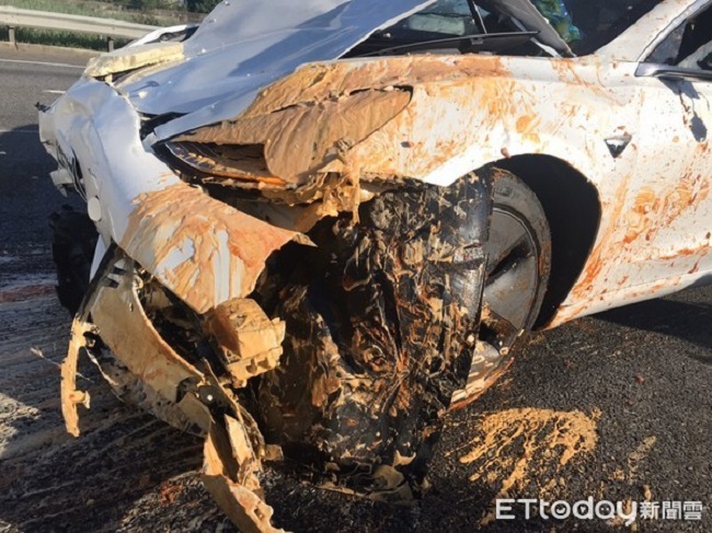 Chiếc Tesla Model 3 bị hư hỏng nặng