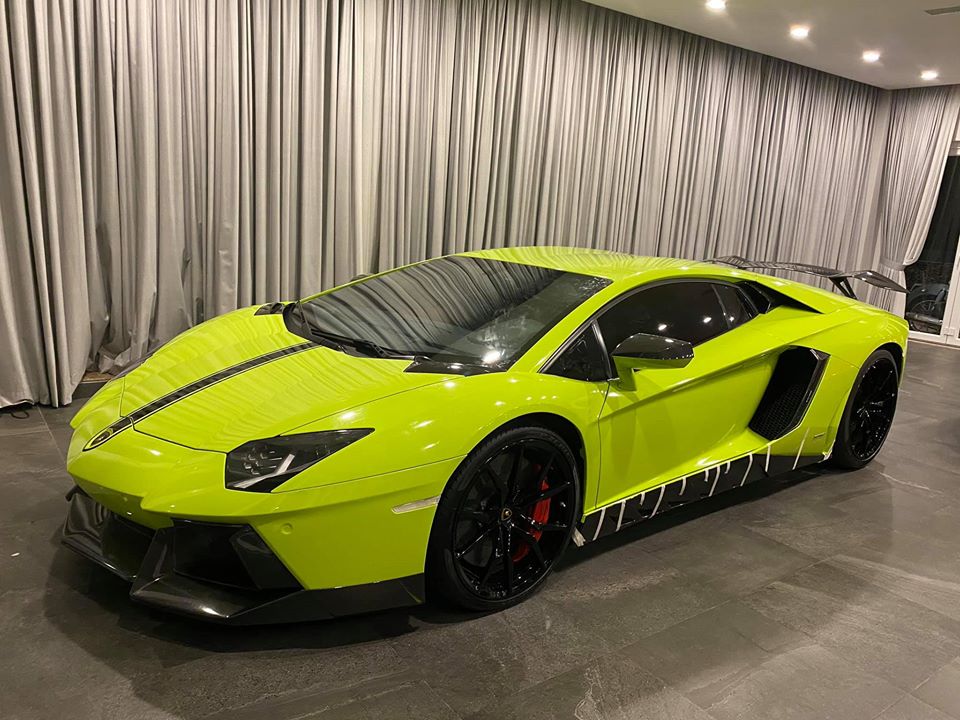 Vẻ đẹp của chiếc siêu xe Lamborghini Aventador LP700-4 có gói độ Novitec sau khi thay áo sang màu xanh neon