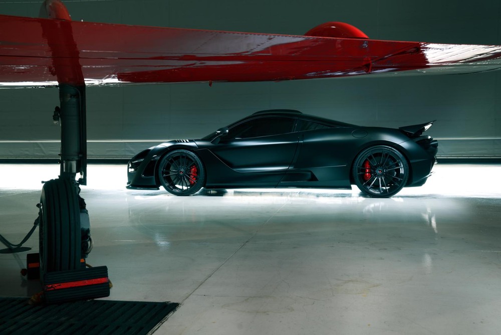 McLaren 720S độ N-Largo của Novitec nhìn từ bên hông xe