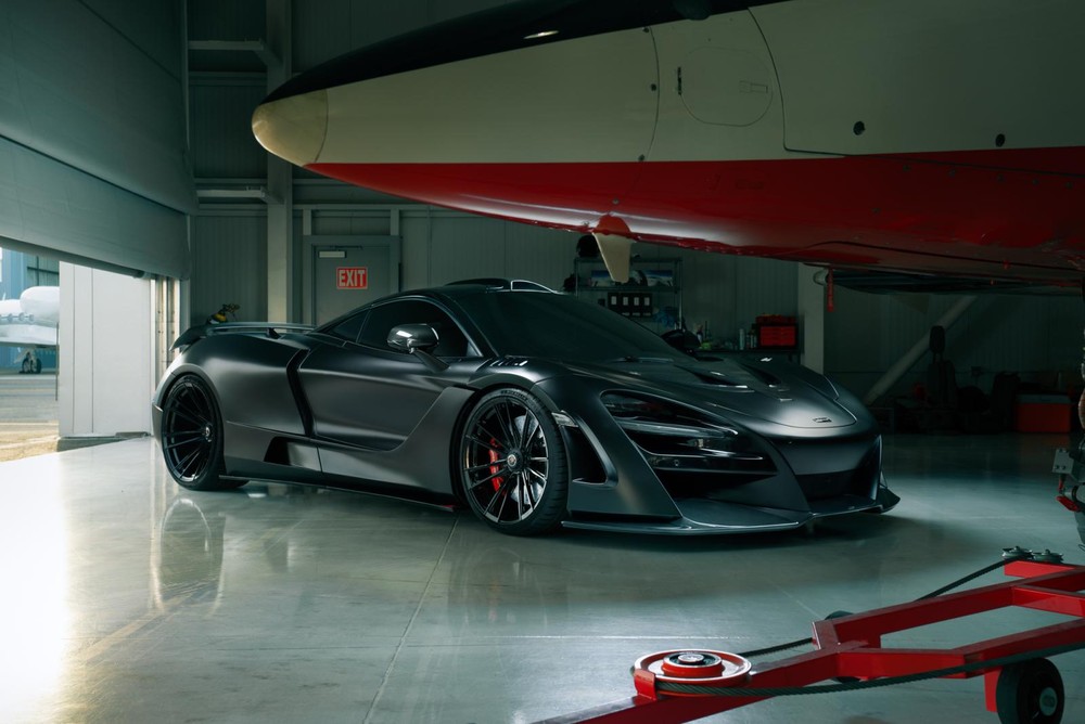 Phần đầu xe lấy cảm hứng khá nhiều từ McLaren Senna
